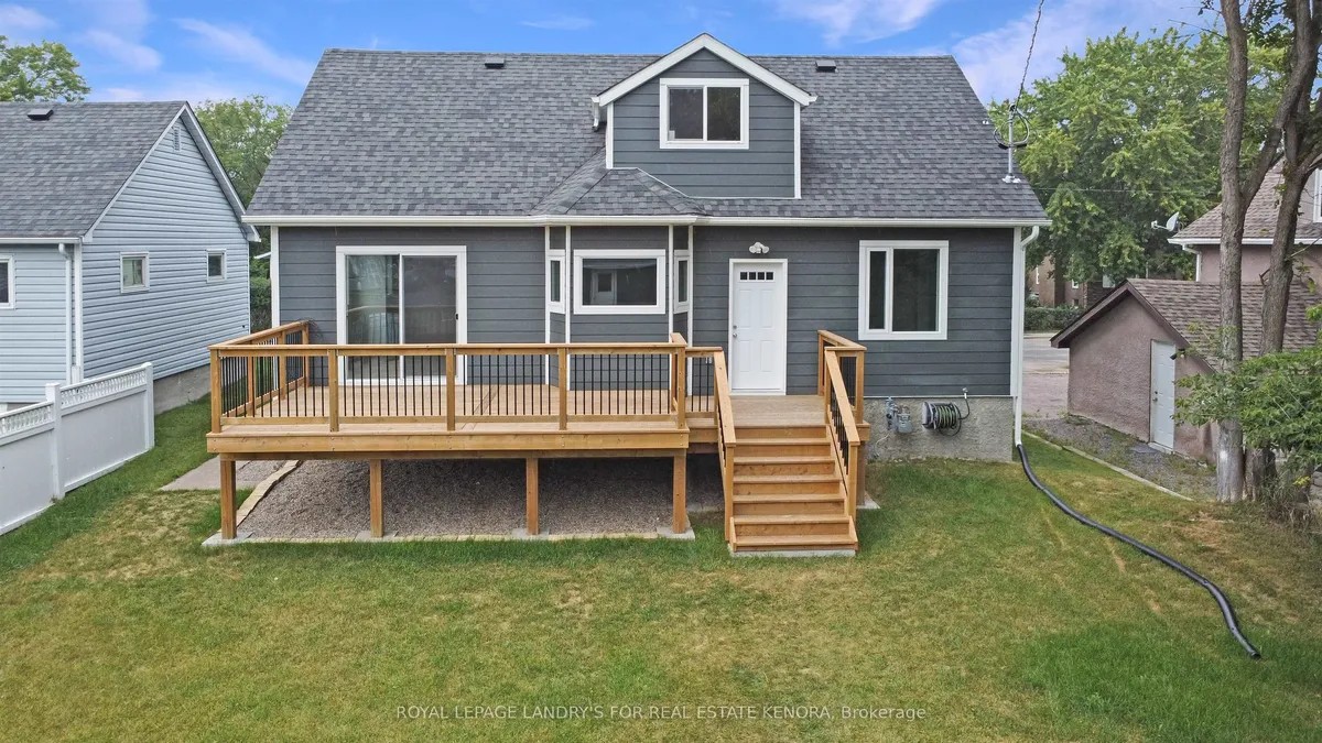 Detached in Kenora