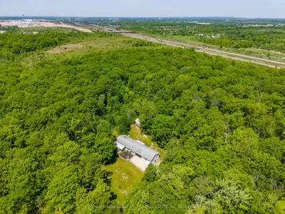 Detached in Port Colborne
