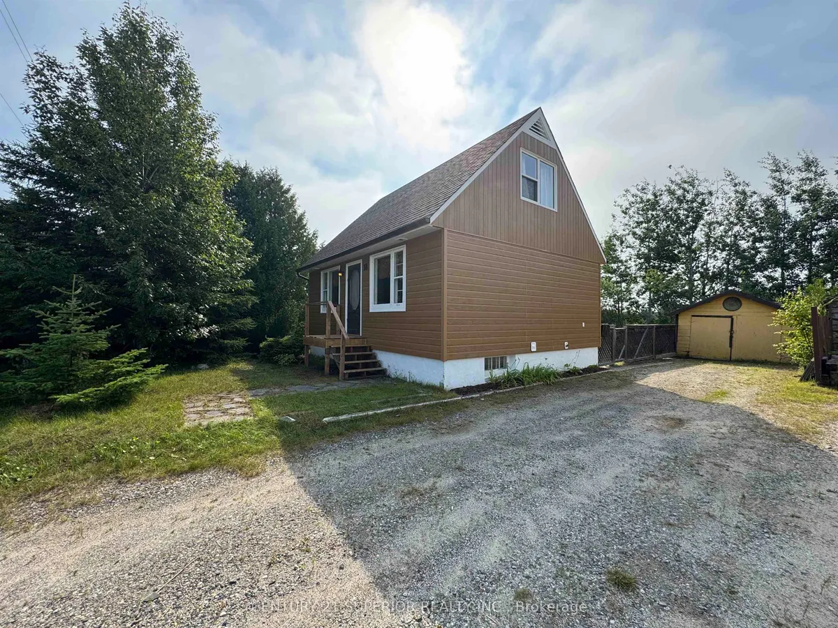 Detached in Manitouwadge