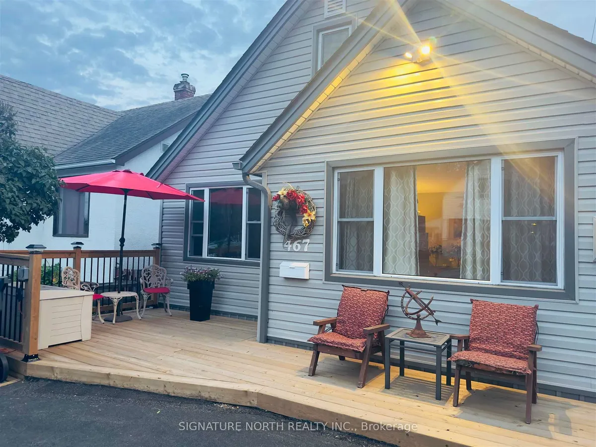 Detached in Thunder Bay