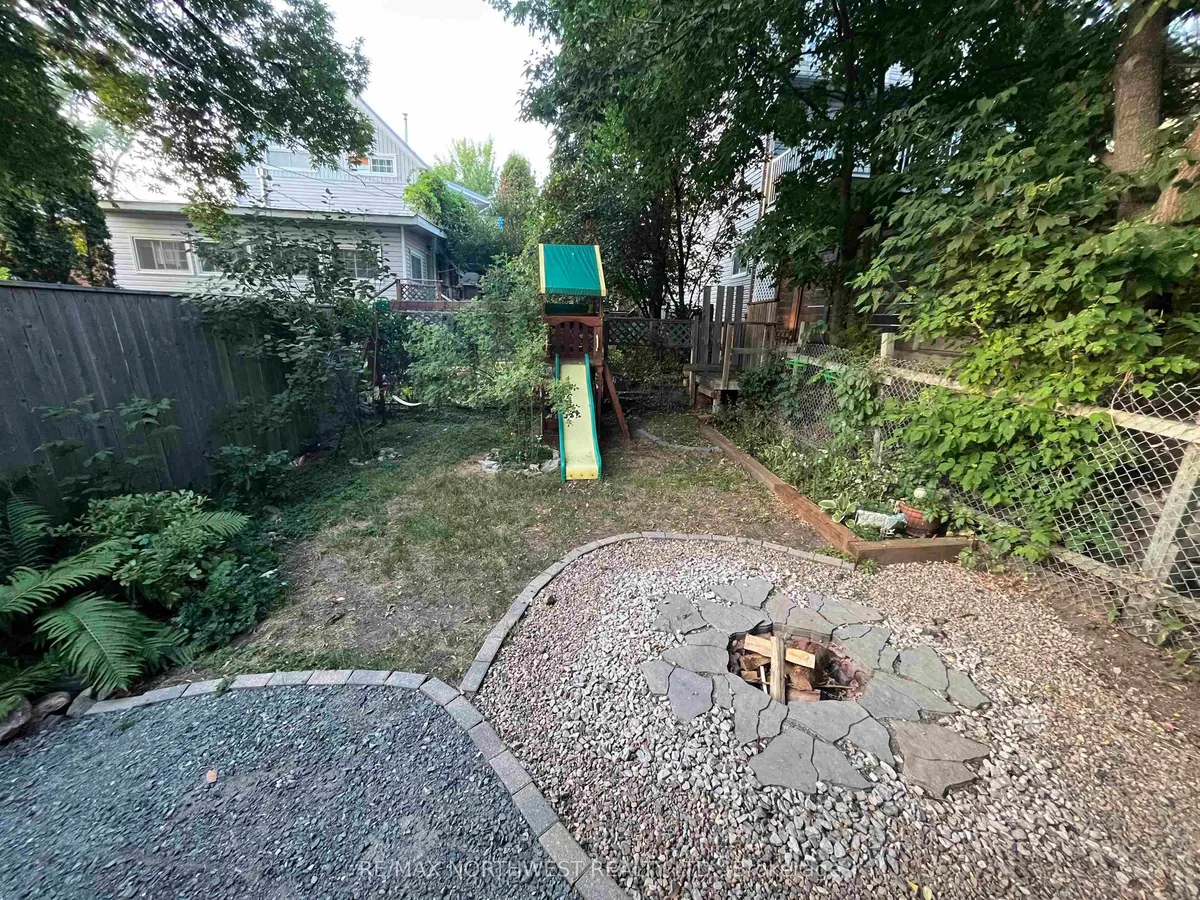 Detached in Kenora
