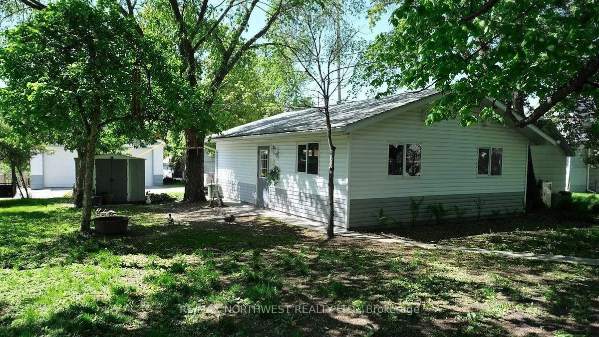 Detached in Kenora