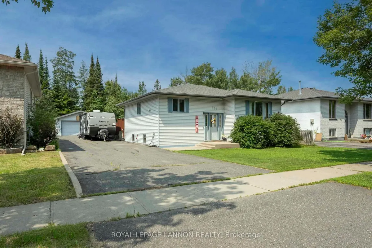 Detached in Thunder Bay