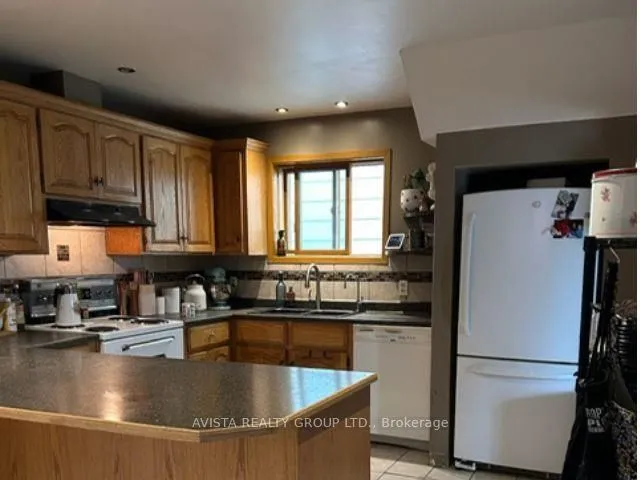 Detached in Thunder Bay
