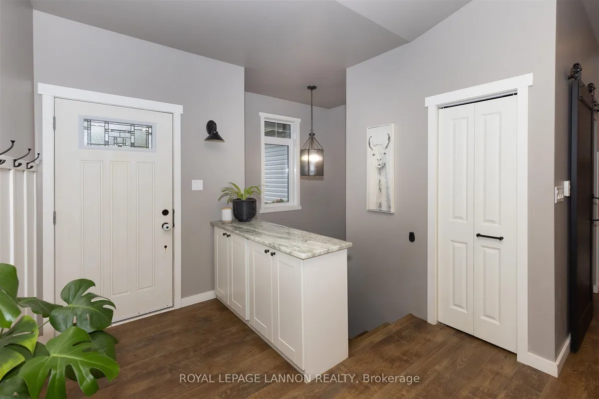 Detached in Thunder Bay Remote Area