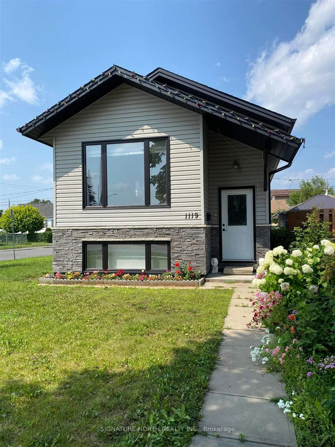 Detached in Thunder Bay