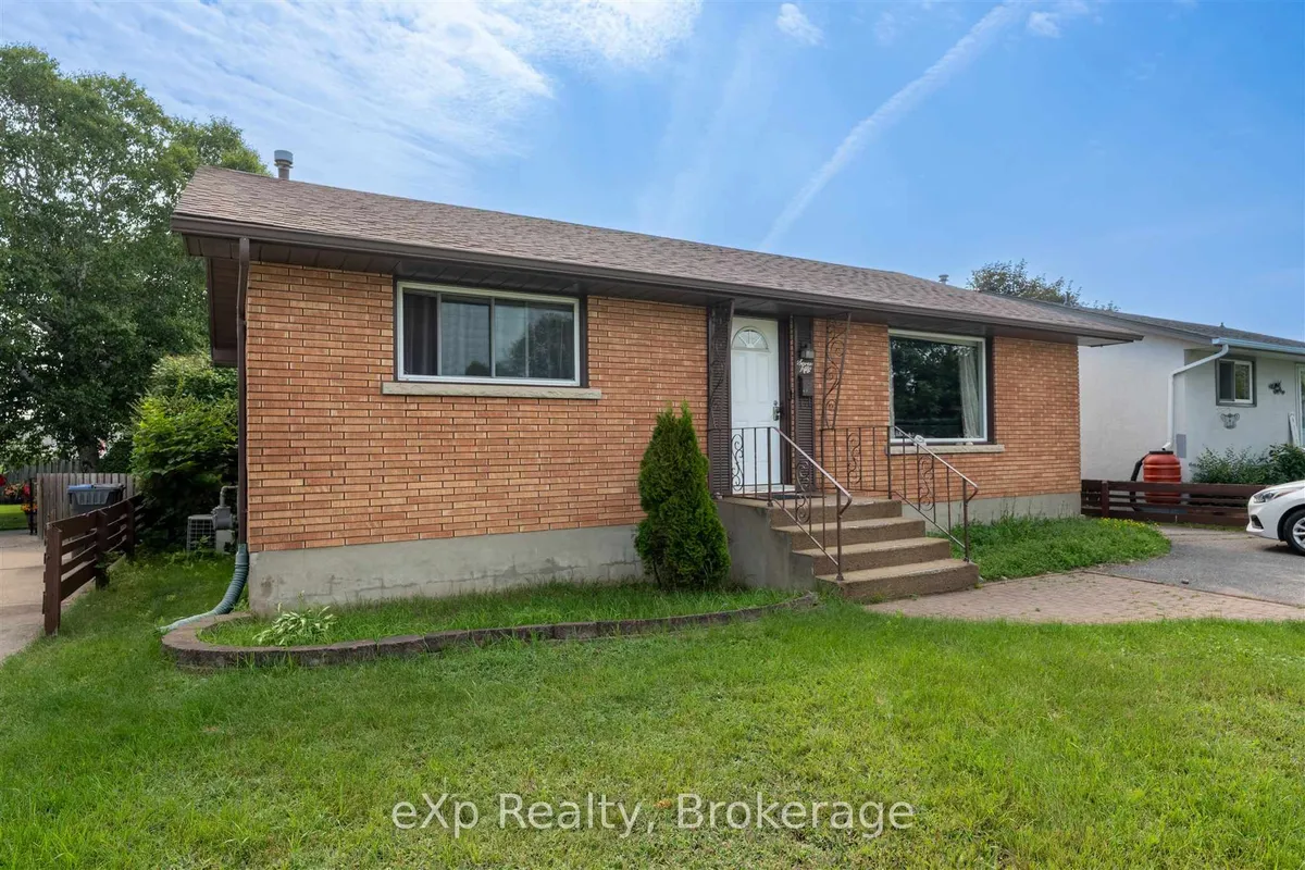 Detached in Thunder Bay