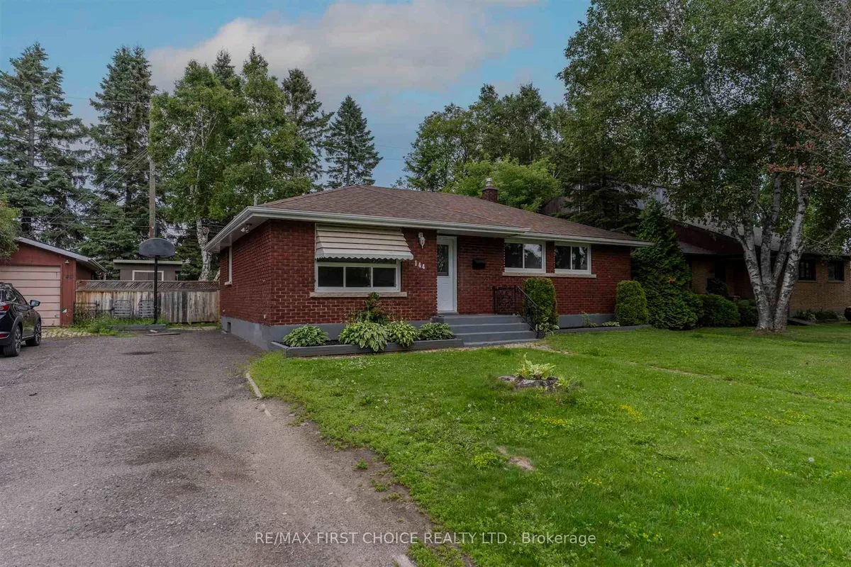 Detached in Thunder Bay