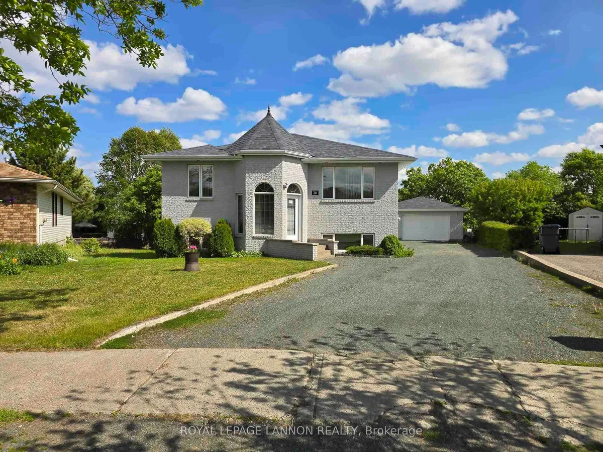 Detached in Thunder Bay