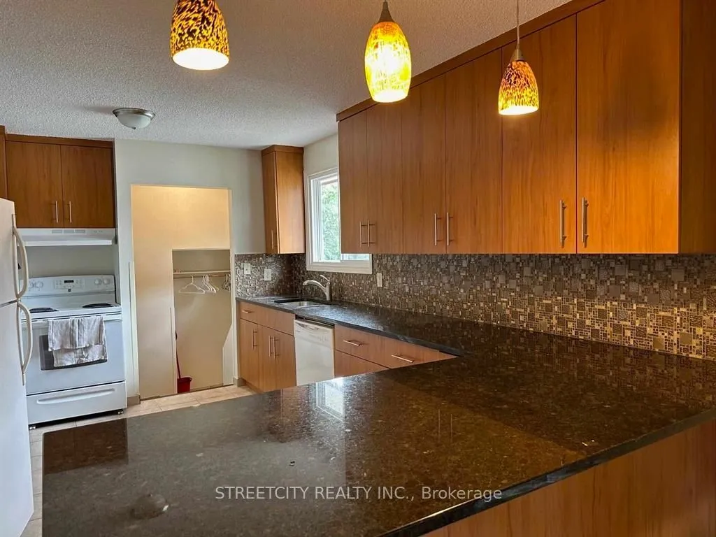 Detached in Thunder Bay
