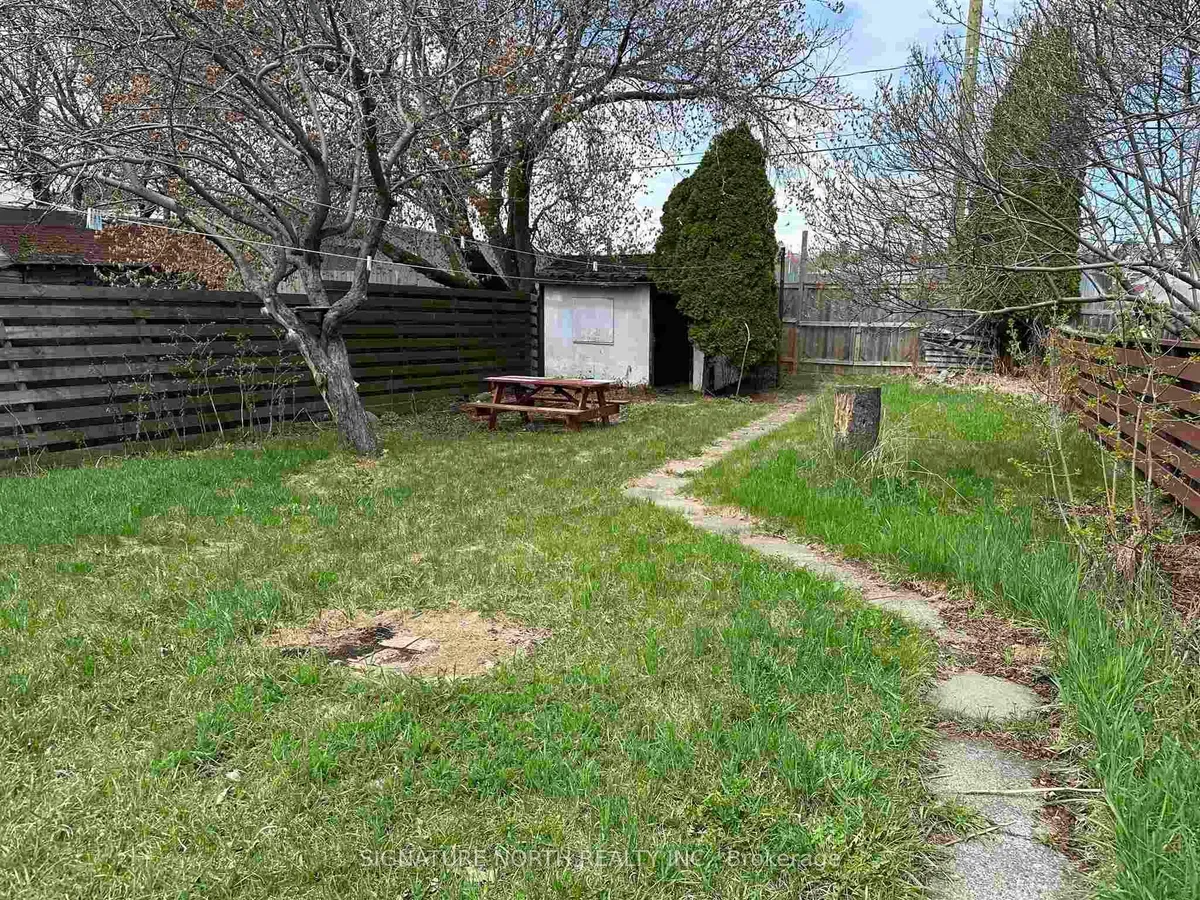 Detached in Thunder Bay