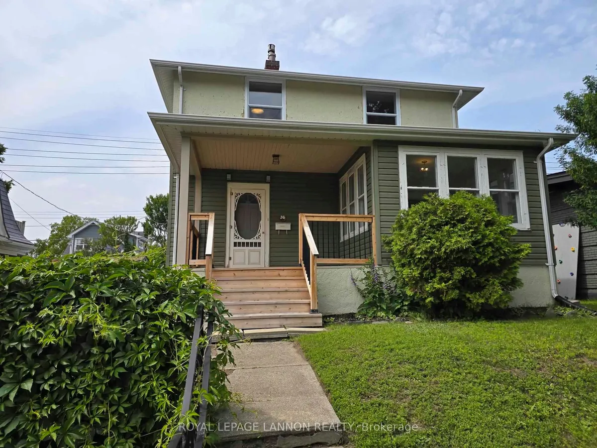 Detached in Thunder Bay