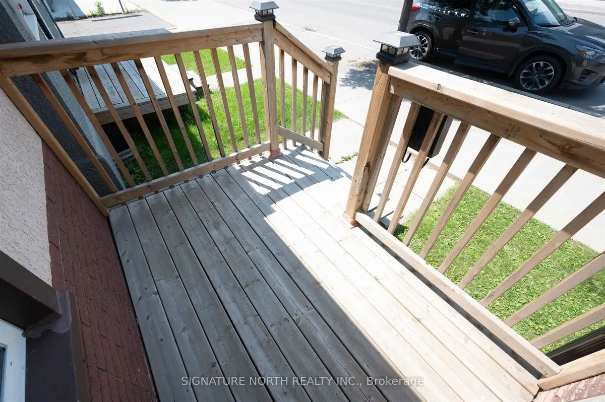 Detached in Thunder Bay