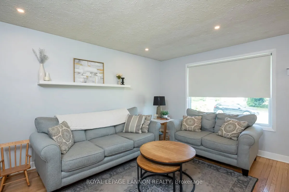 Detached in Thunder Bay