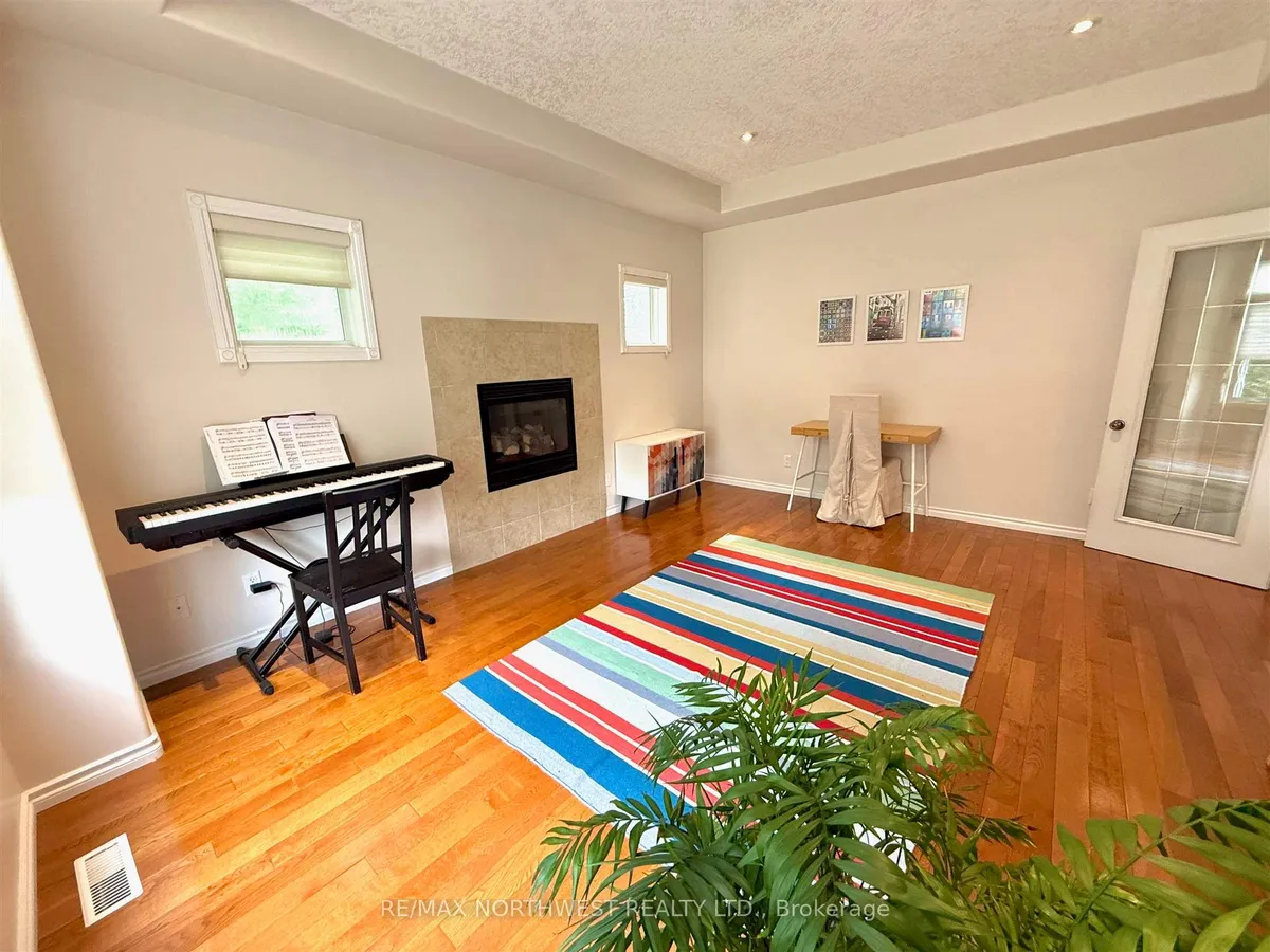 Detached in Kenora