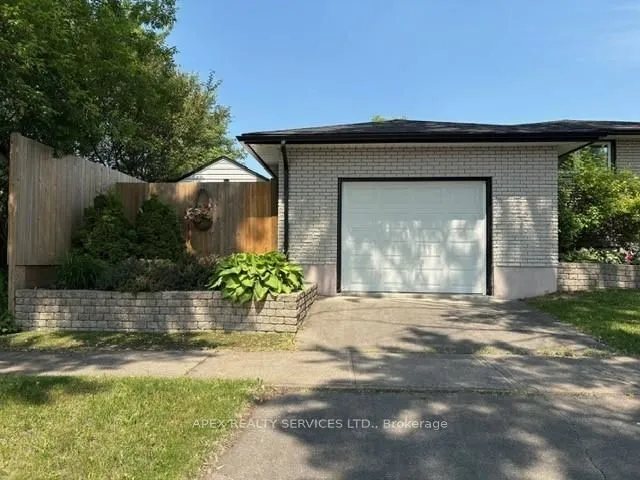 Detached in Thunder Bay