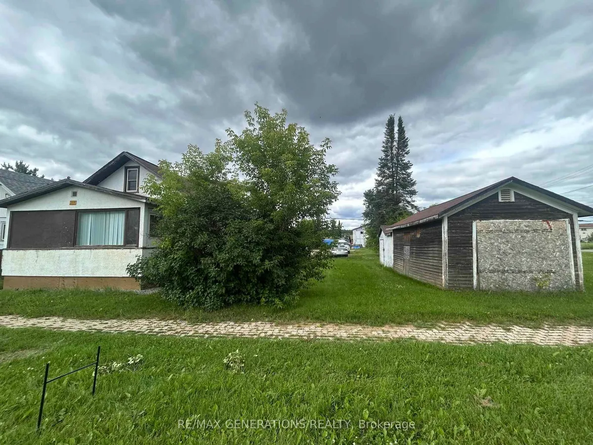Detached in Atikokan