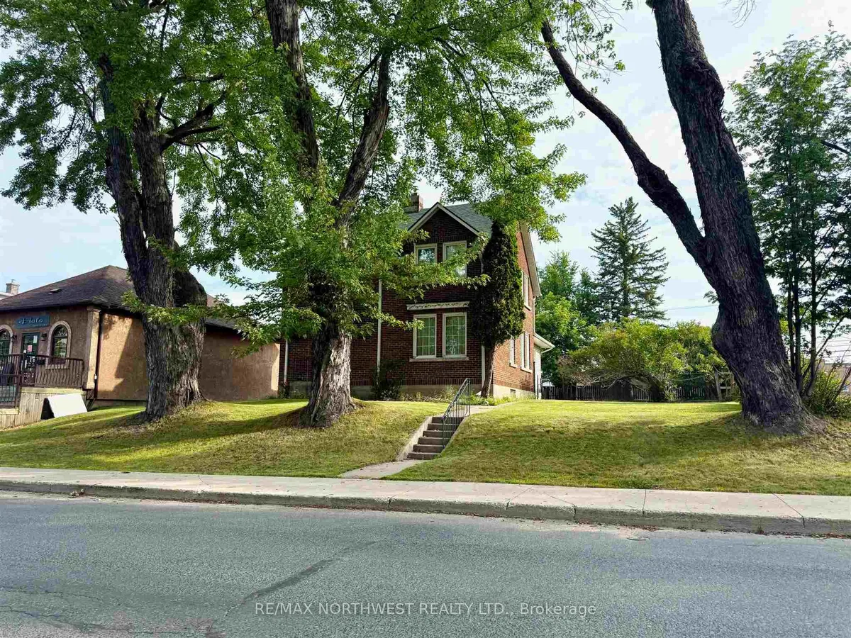 Detached in Kenora