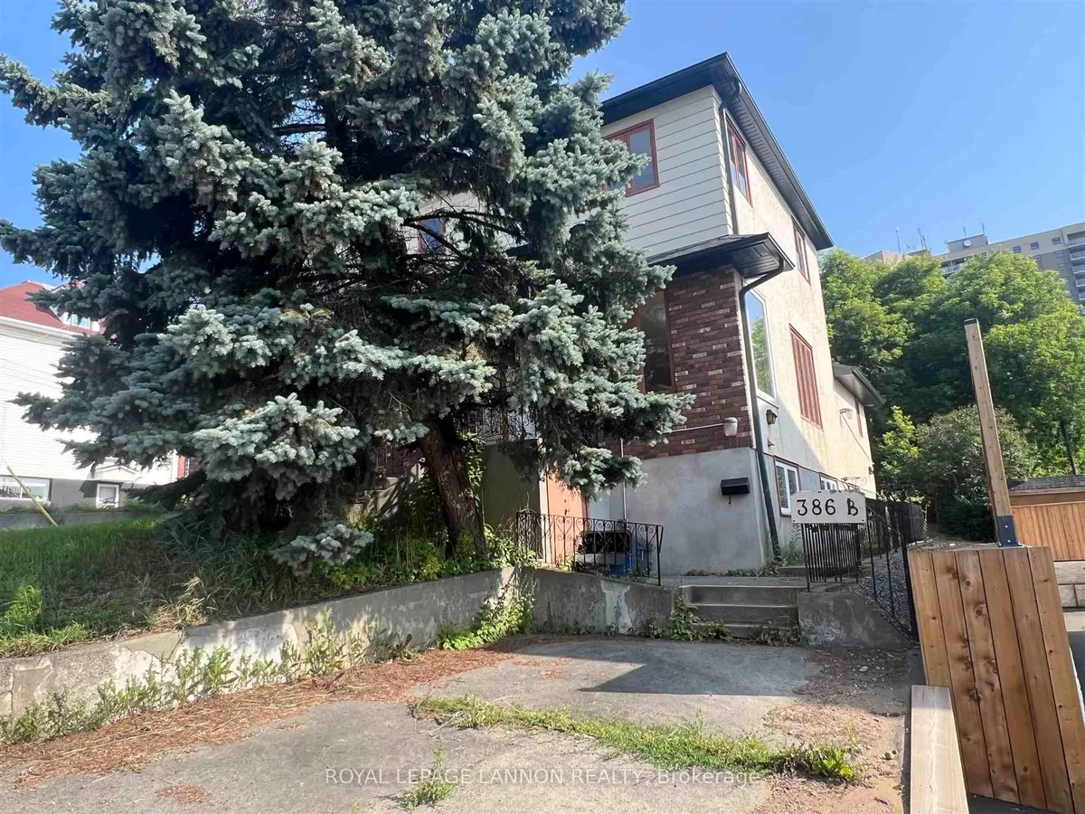 Detached in Thunder Bay