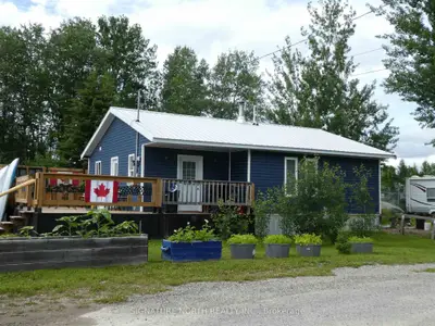 Detached in Greenstone