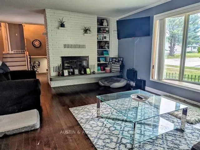 Detached in Dryden
