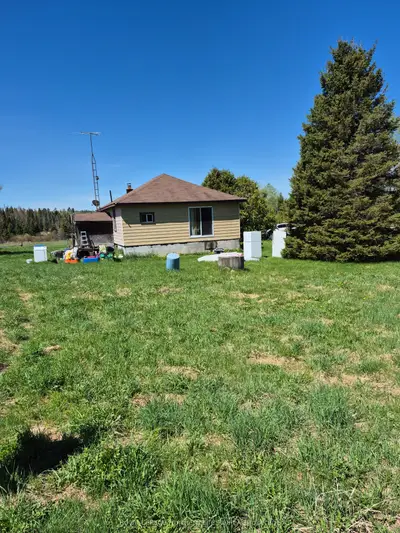 Detached in Papineau-Cameron