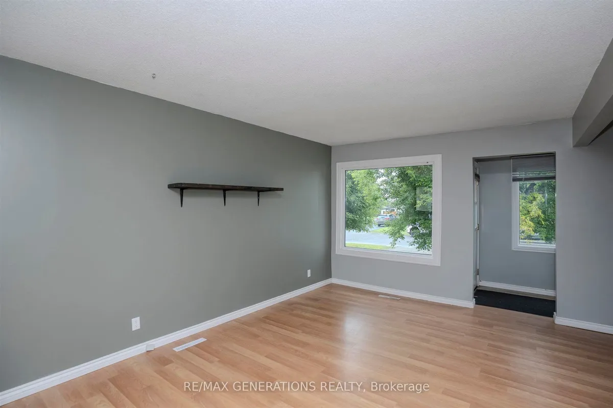 Detached in Thunder Bay