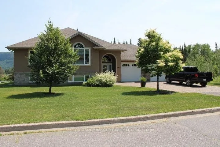 Detached in Thunder Bay