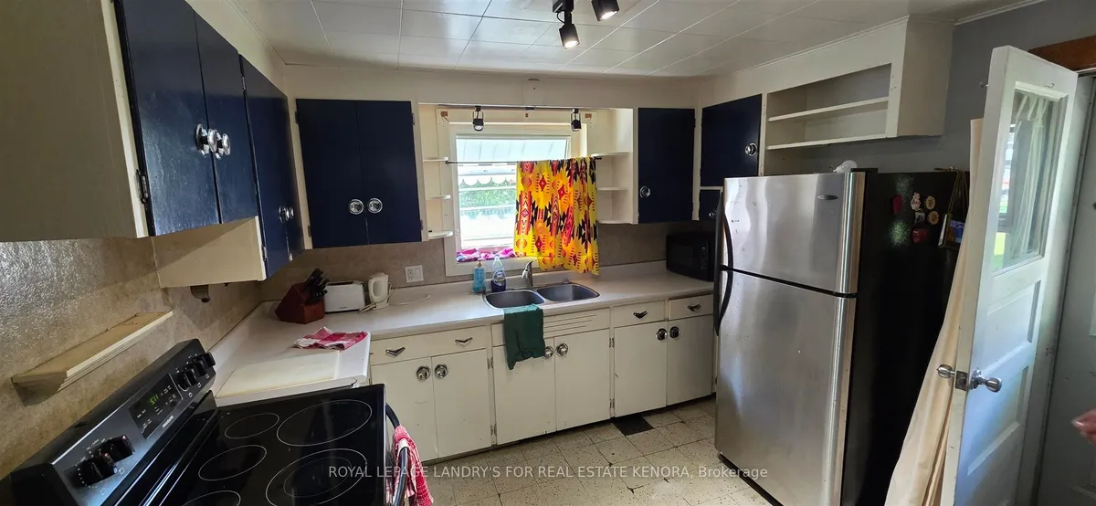 Detached in Kenora