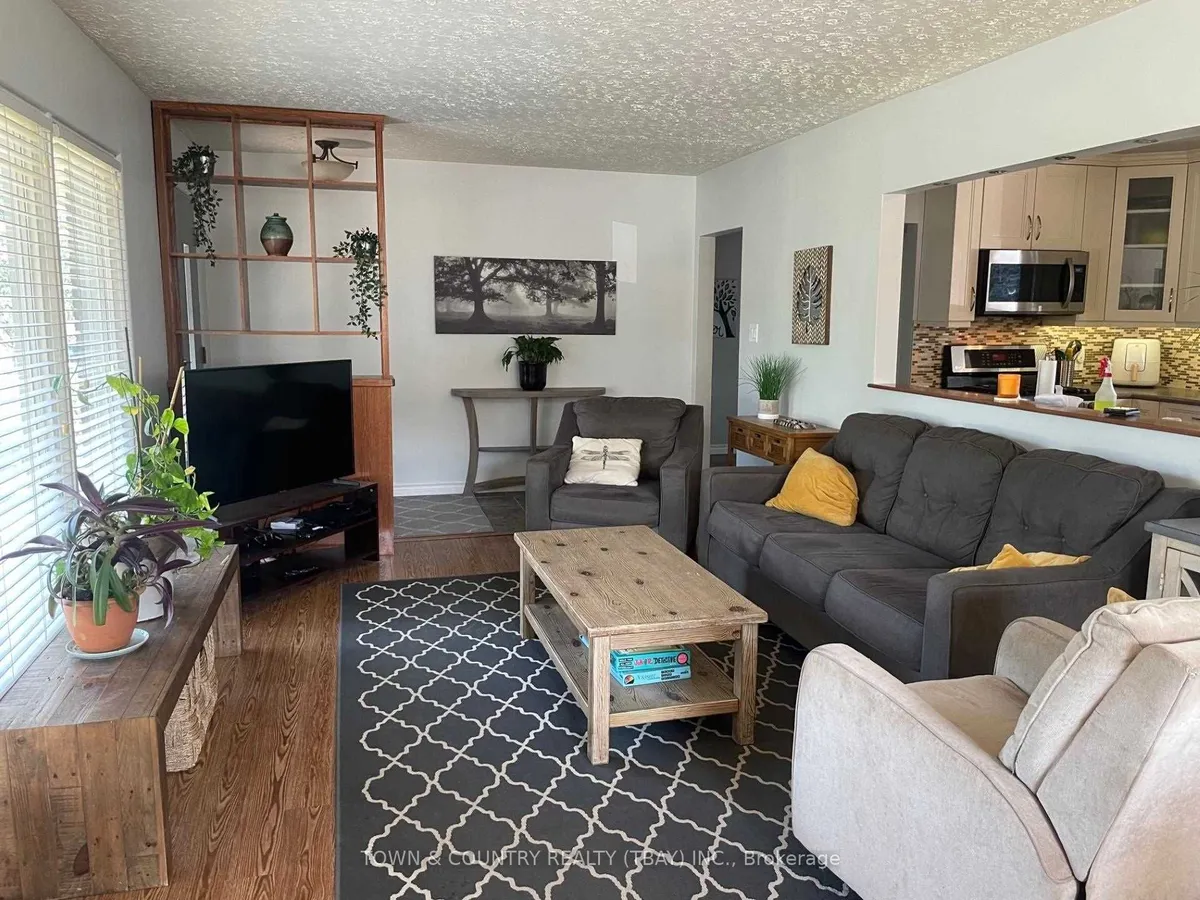 Detached in Thunder Bay