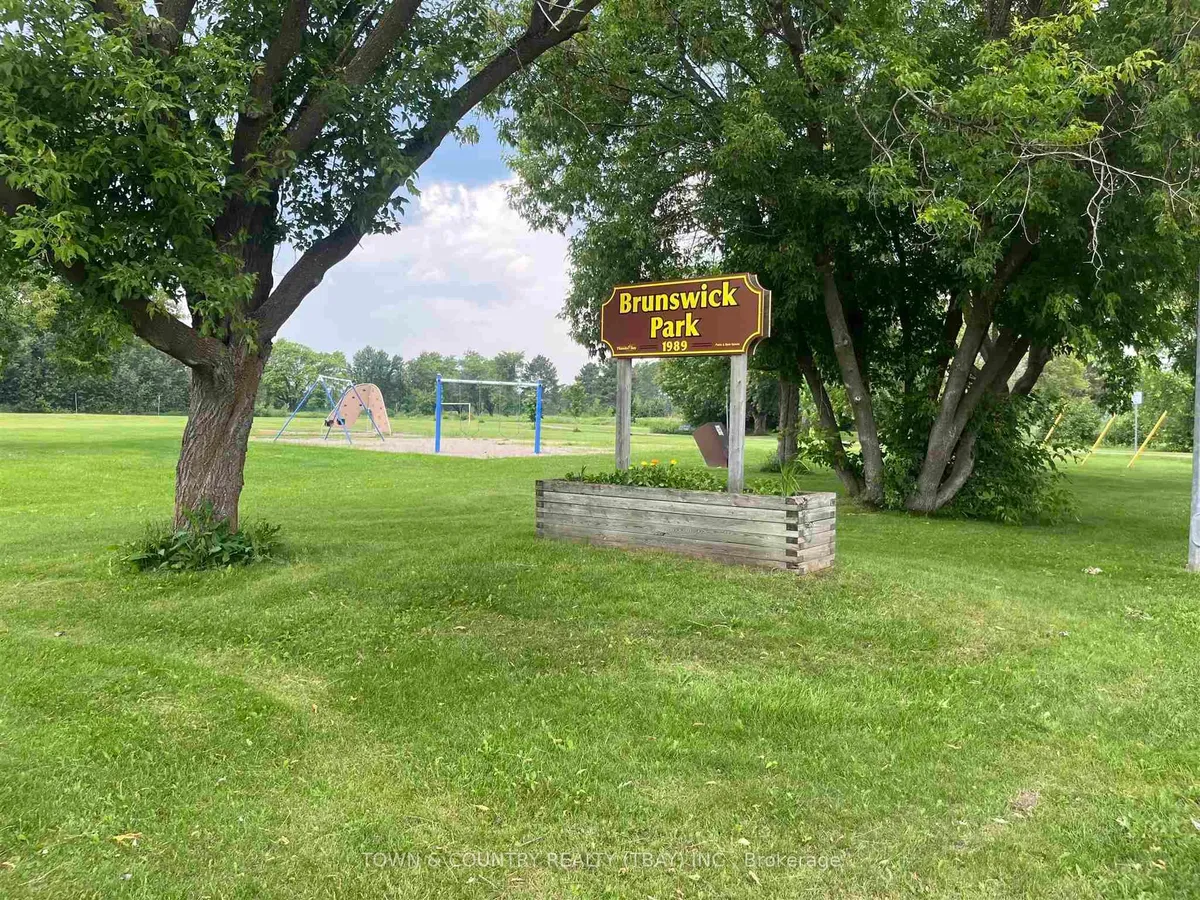 Detached in Thunder Bay