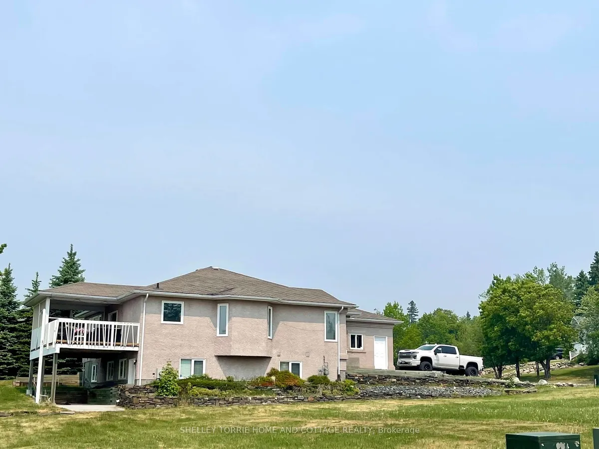 Detached in Kenora