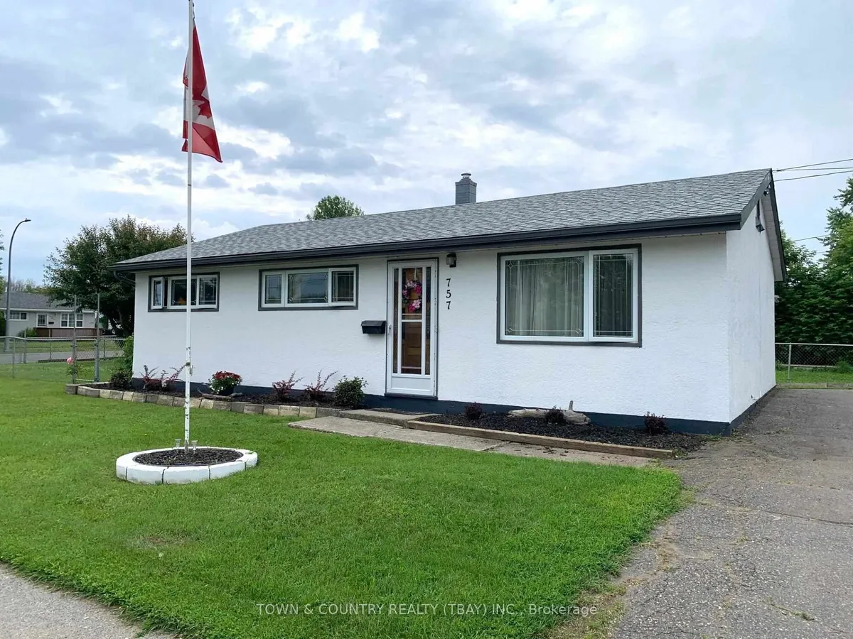 Detached in Thunder Bay