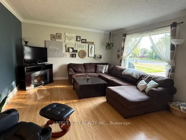 Detached in Thunder Bay