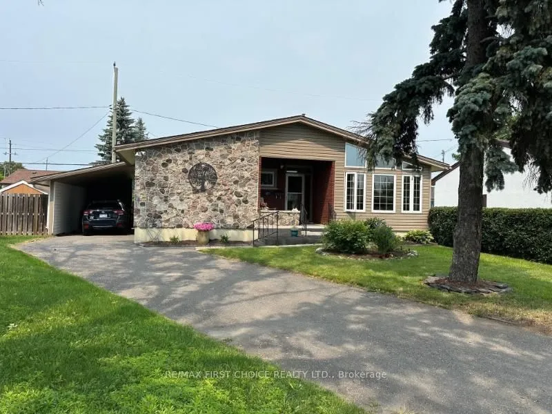 Detached in Thunder Bay