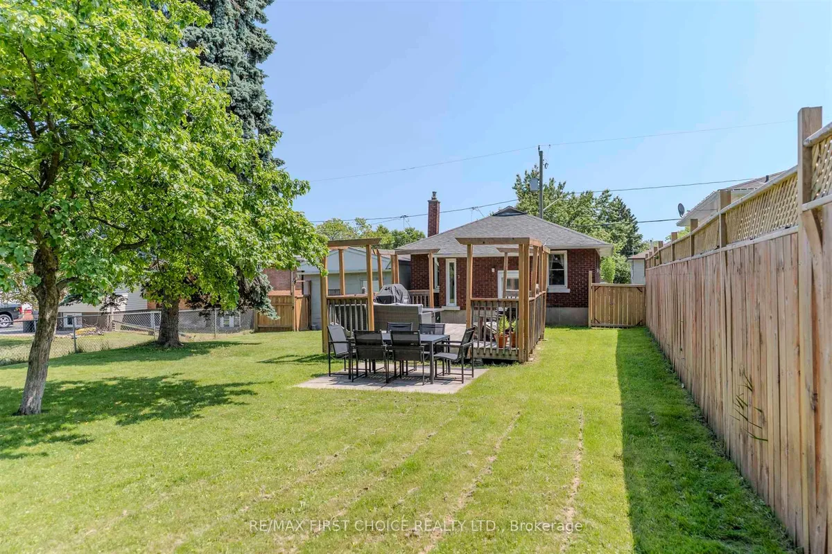Detached in Thunder Bay