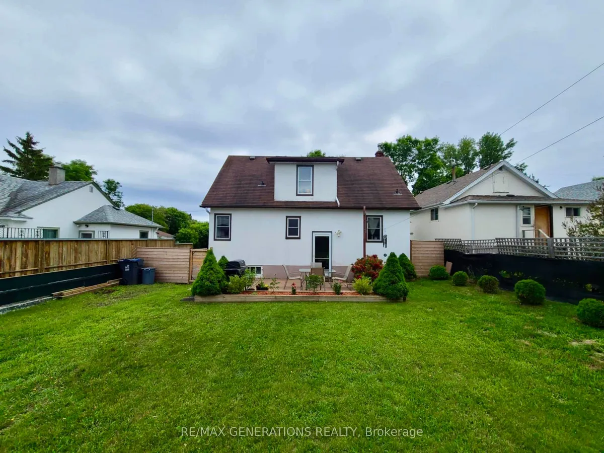 Detached in Thunder Bay