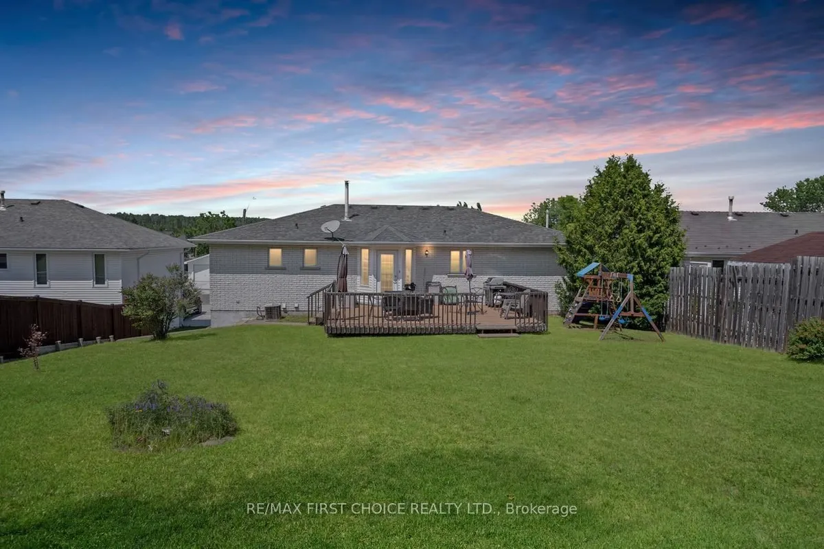 Detached in Thunder Bay