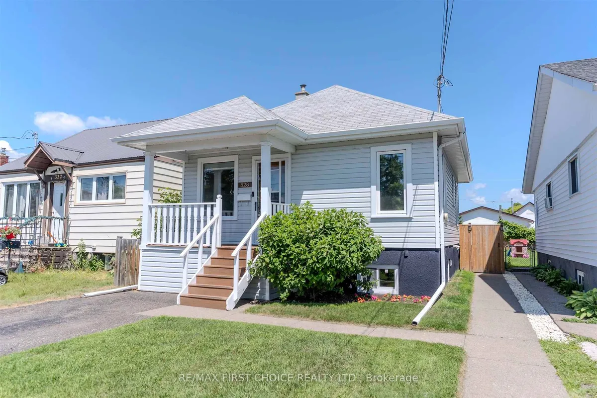 Detached in Thunder Bay
