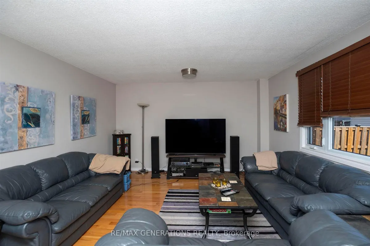 Detached in Thunder Bay