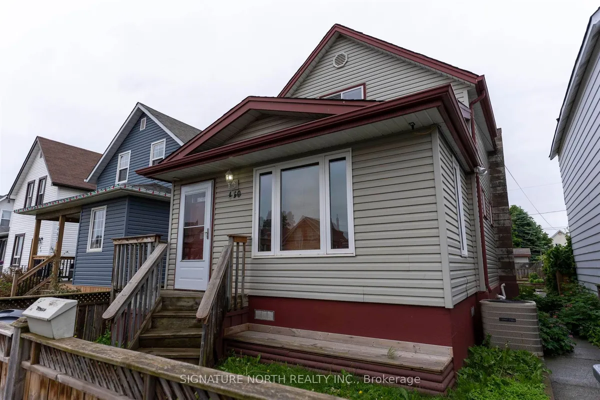Detached in Thunder Bay
