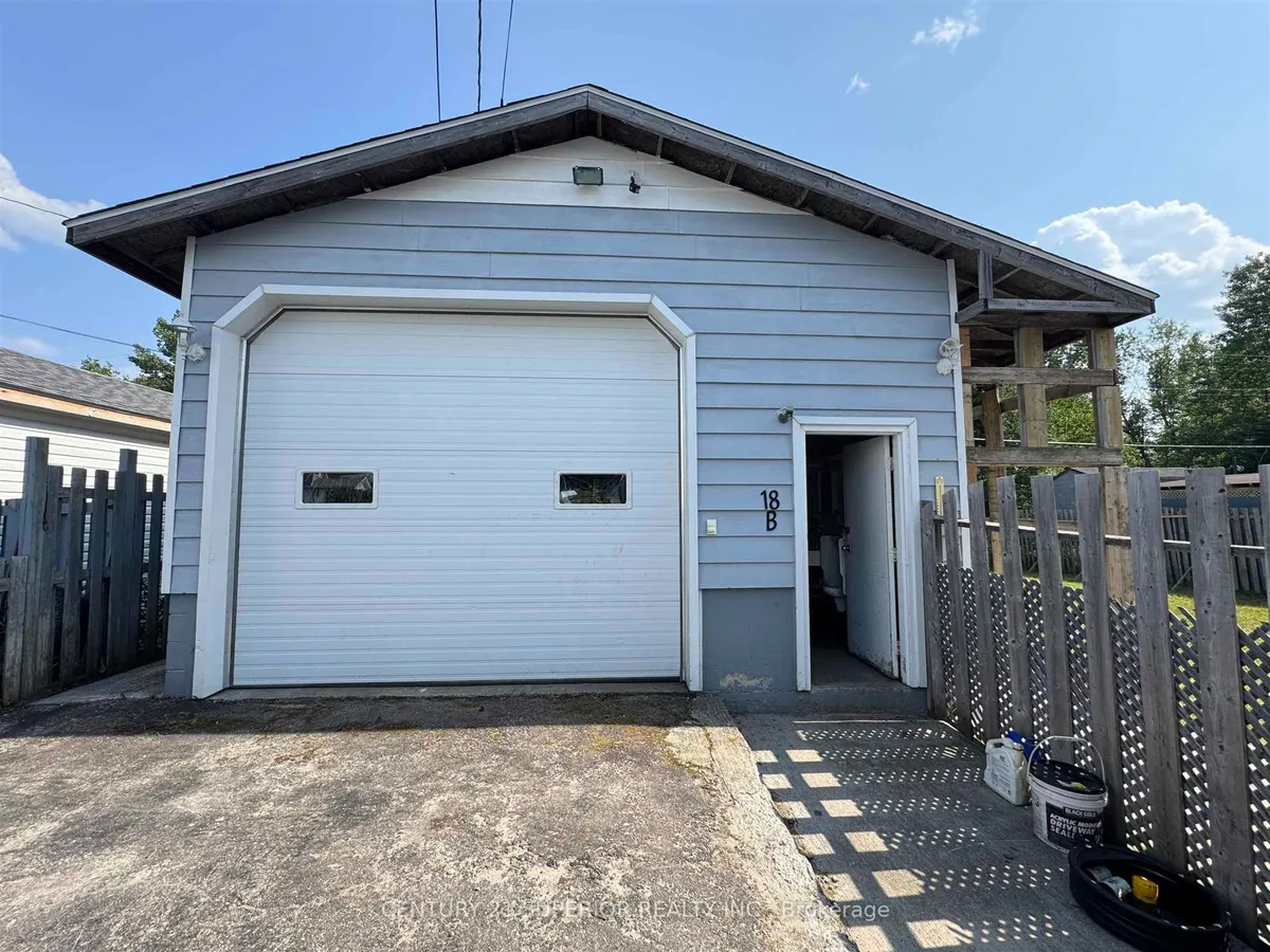 Detached in Manitouwadge