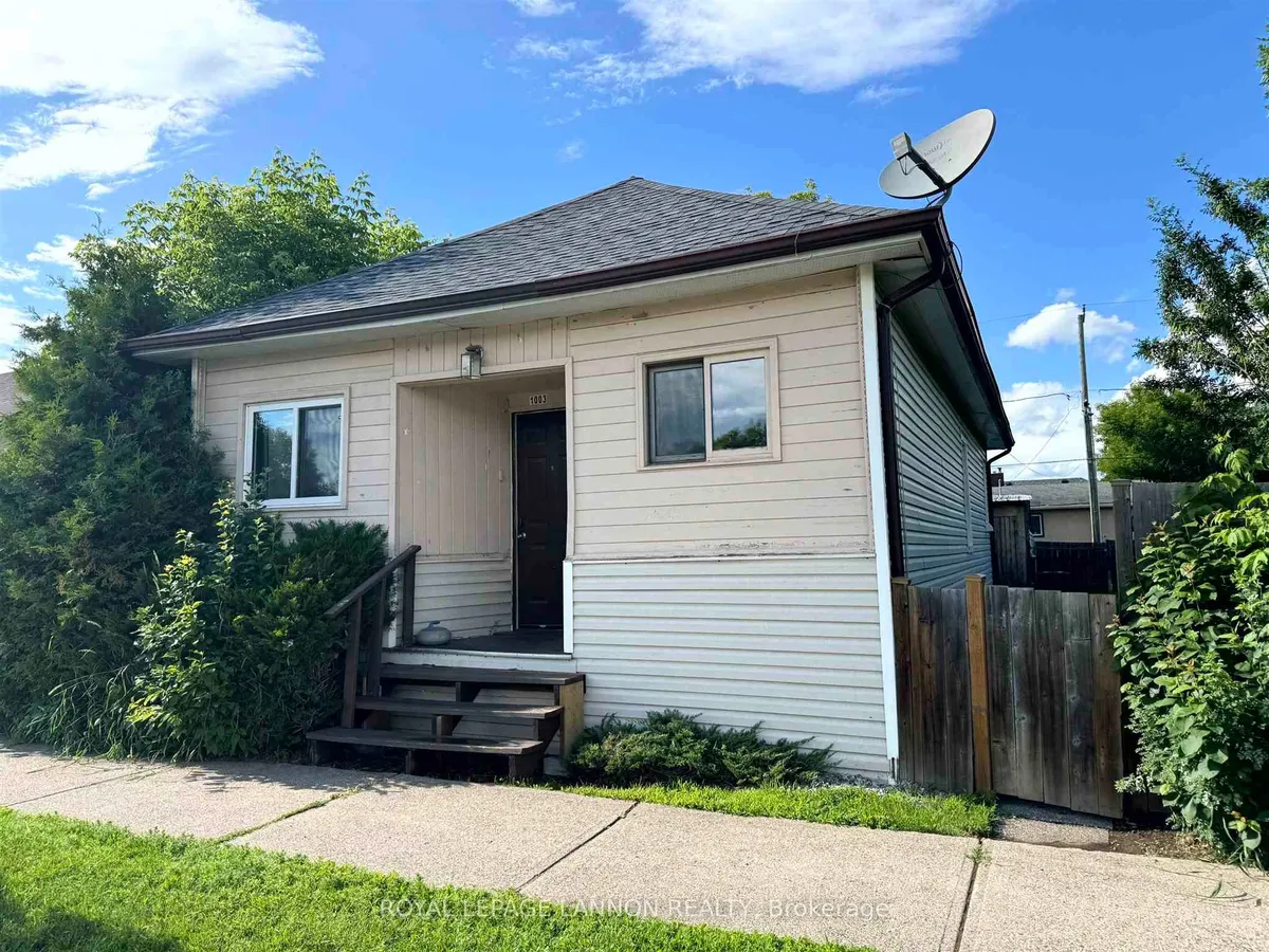Detached in Thunder Bay