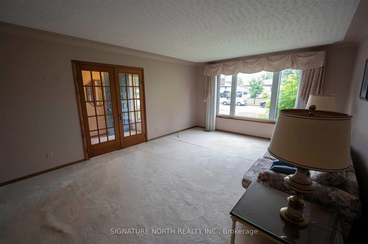 Detached in Thunder Bay