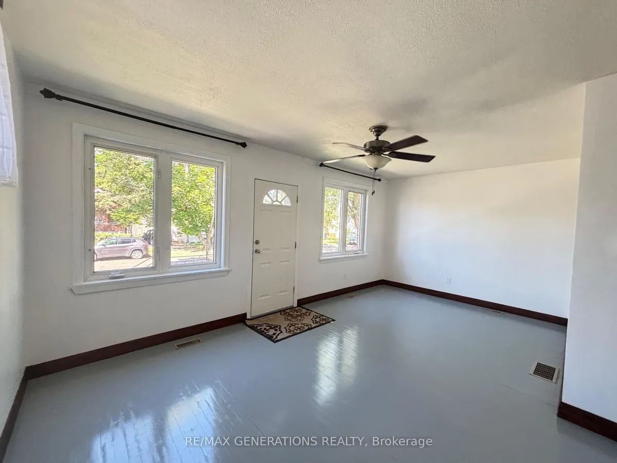 Detached in Thunder Bay