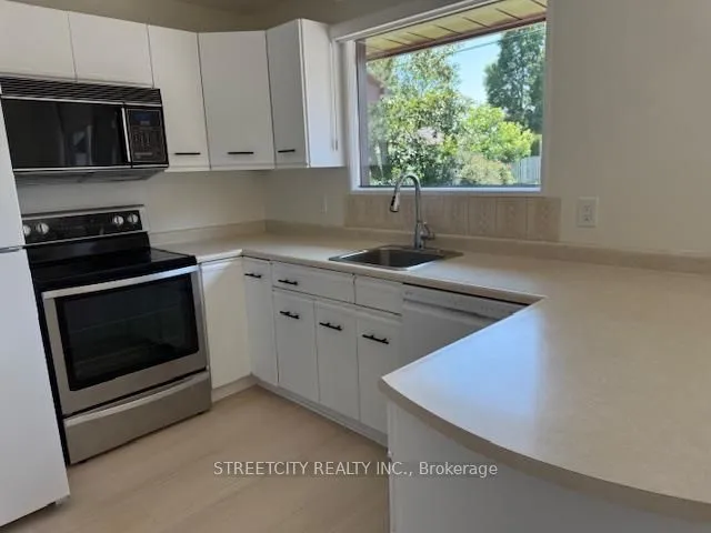 Detached in Thunder Bay