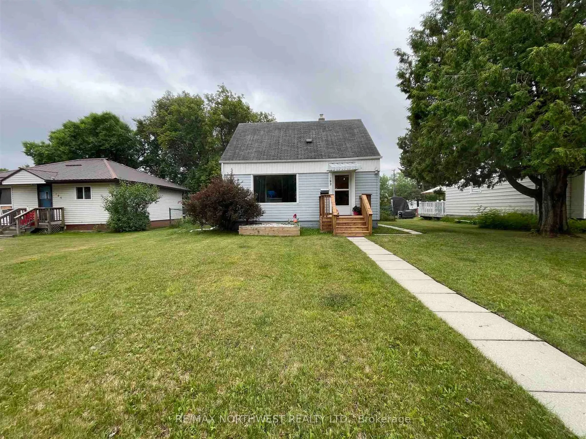 Detached in Dryden