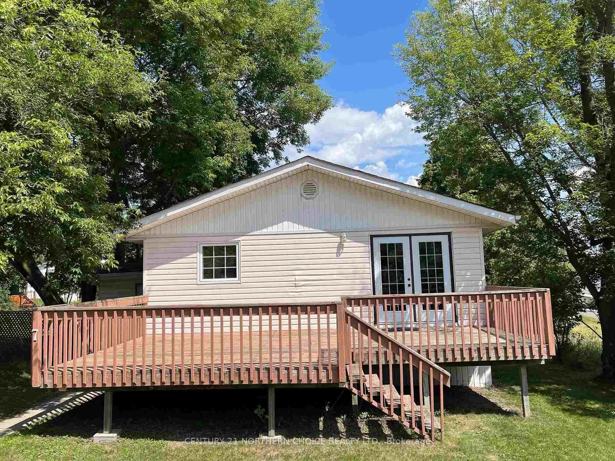 Detached in Kenora
