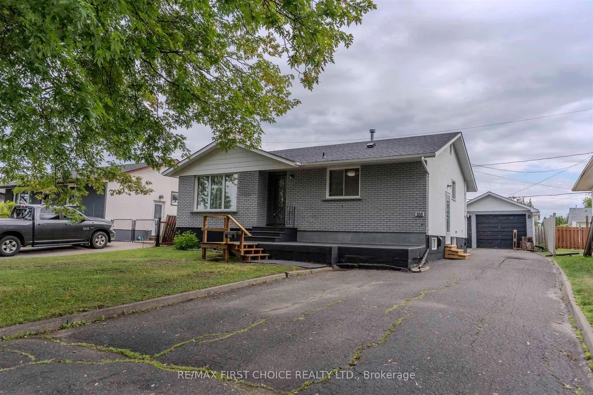 Detached in Thunder Bay