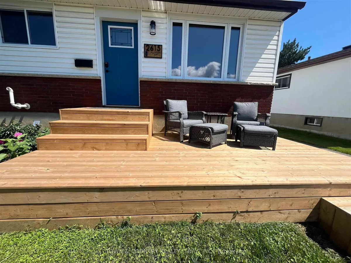 Detached in Thunder Bay